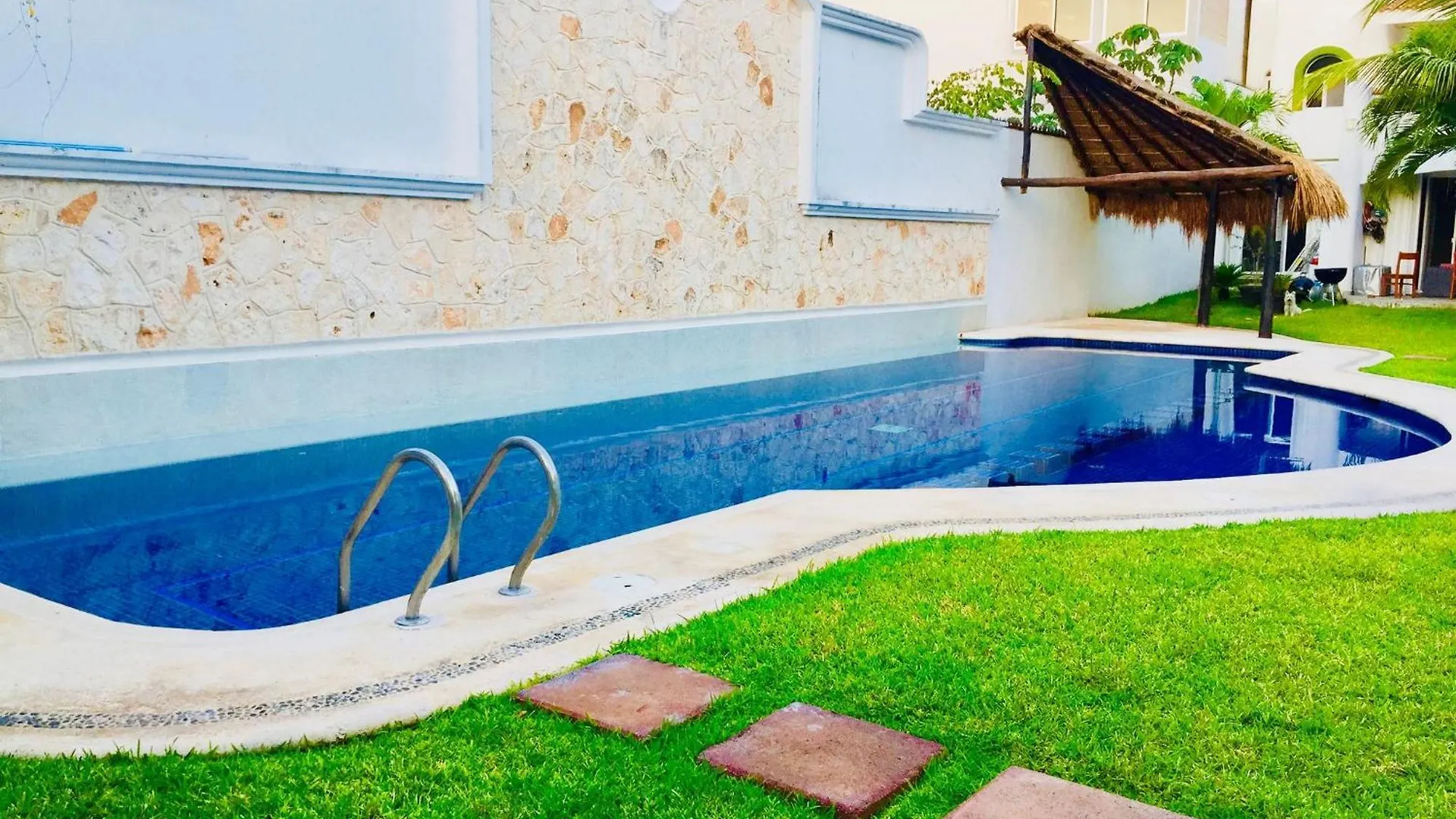 Superior Comfort Room With Swimming Pool Air Conditioning And Parking Playa del Carmen Bed & Breakfast