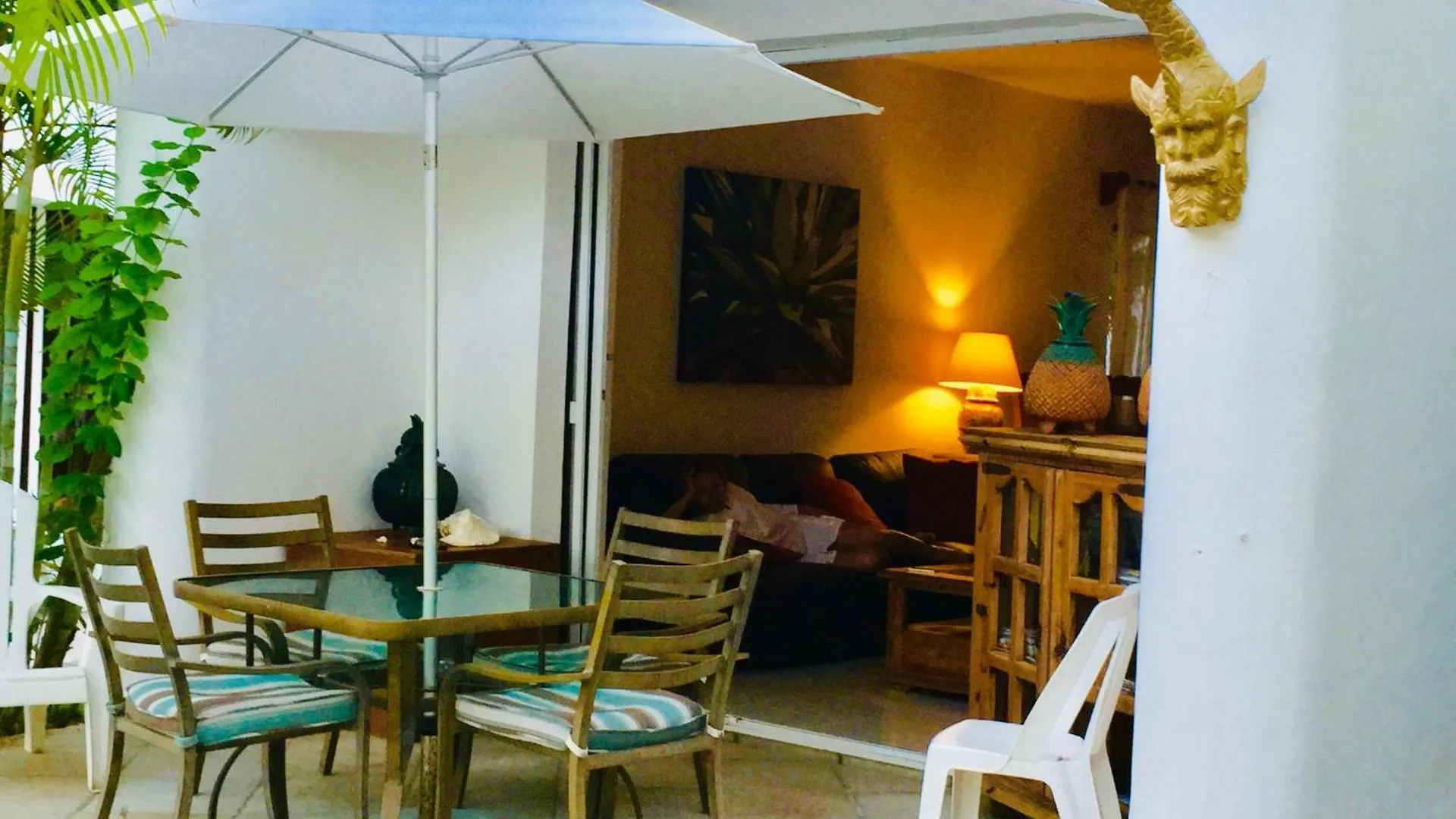 Superior Comfort Room With Swimming Pool Air Conditioning And Parking Playa del Carmen Frühstückspension